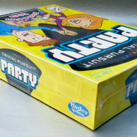 Trivial Pursuit Party Card Game NIB Fun Fast 16+ - Picture 5 of 8